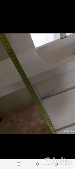 Раковина со смесителем и тумбой