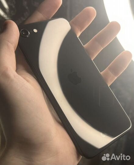 iPhone SE, 128 ГБ