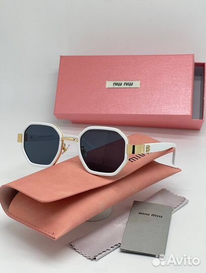 Солнцезащитные очки miu miu