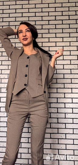 Брючный костюм женский