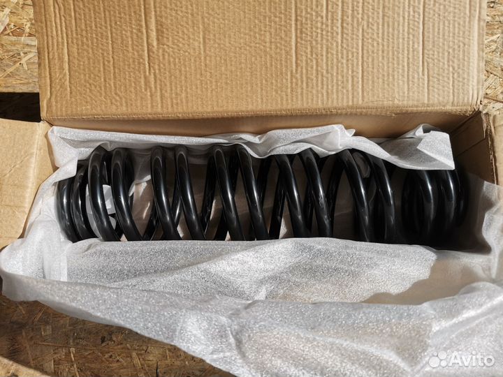 Комплект задних пружин (2 шт) sat skoda Octavia A7