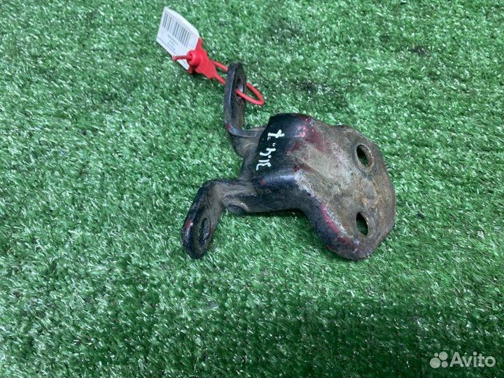 Петля двери передняя правая Kia Spectra