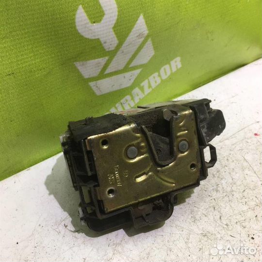 Замок двери задней правой Фольксваген Гольф 3 Ве