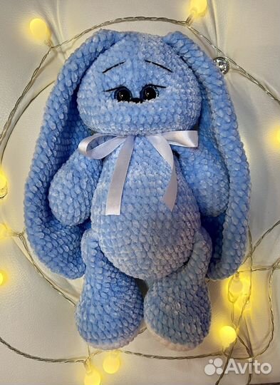 Заяц вязаный ручной работы