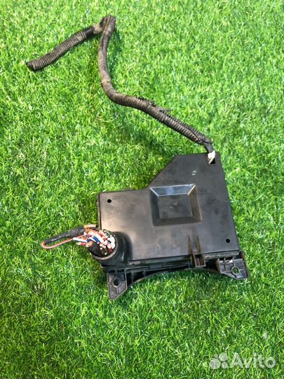 Блок предохранителей Mitsubishi Carisma седан 1.8