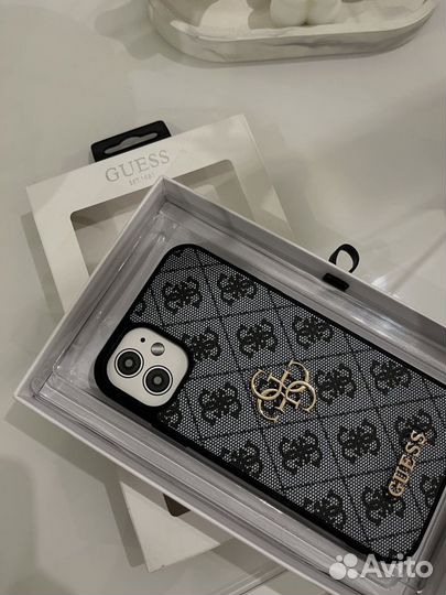 Чехол на iPhone 11 guess черный