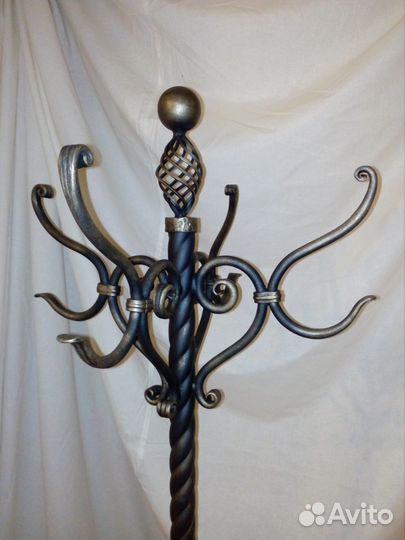 Кованая вешалка