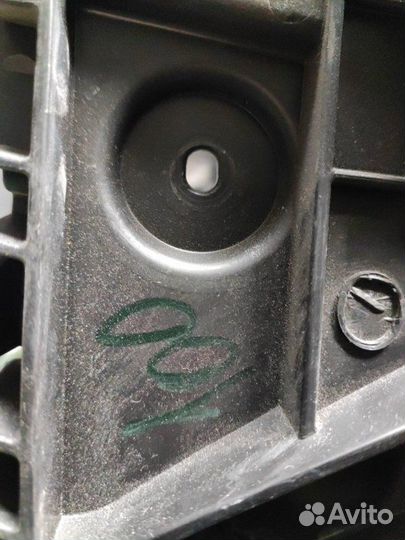 Крепление бампера заднее левое Volkswagen Polo