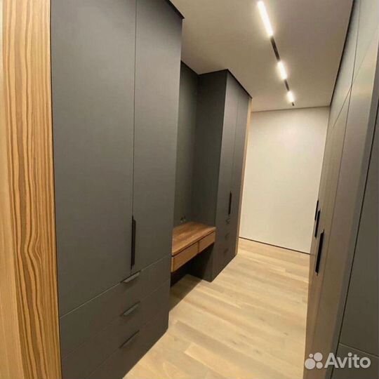 Шкаф встроенный распашной