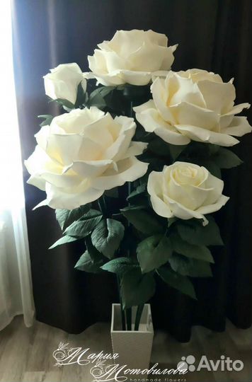 Светильник в виде ростовых цветов