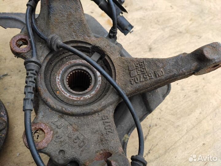 Кулак поворотный Z13DTJ Z13DTH на Opel Corsa D