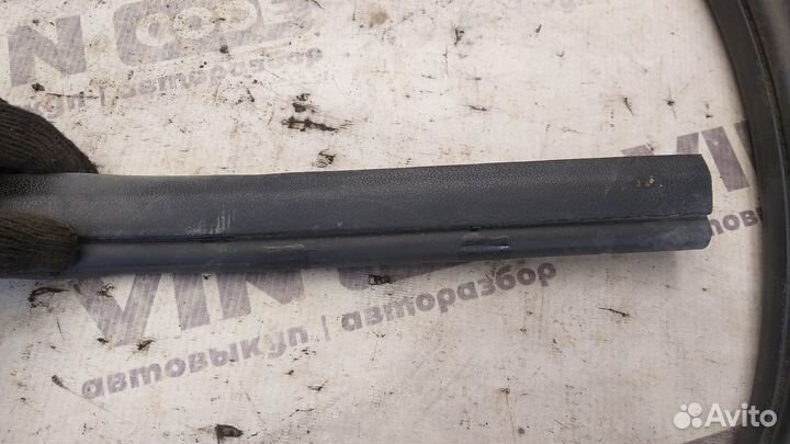 Уплотнитель задней правой двери Ford Kuga 1