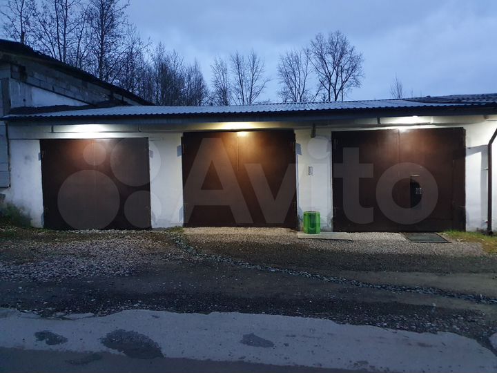 Гараж, > 30 м²