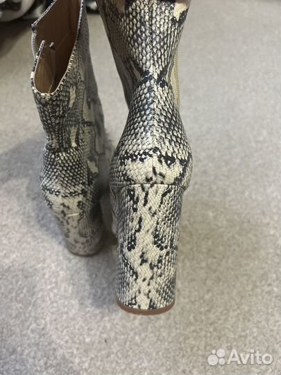 Шикарные ботильоны в змеиный принт 38