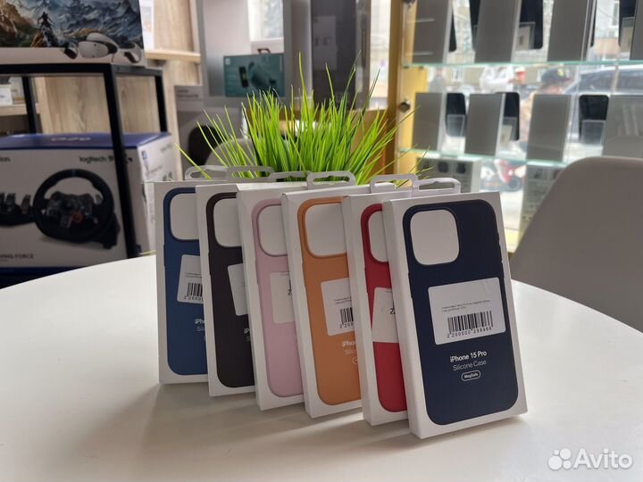 Силиконовый чехол с MagSafe на iPhone 15 Pro