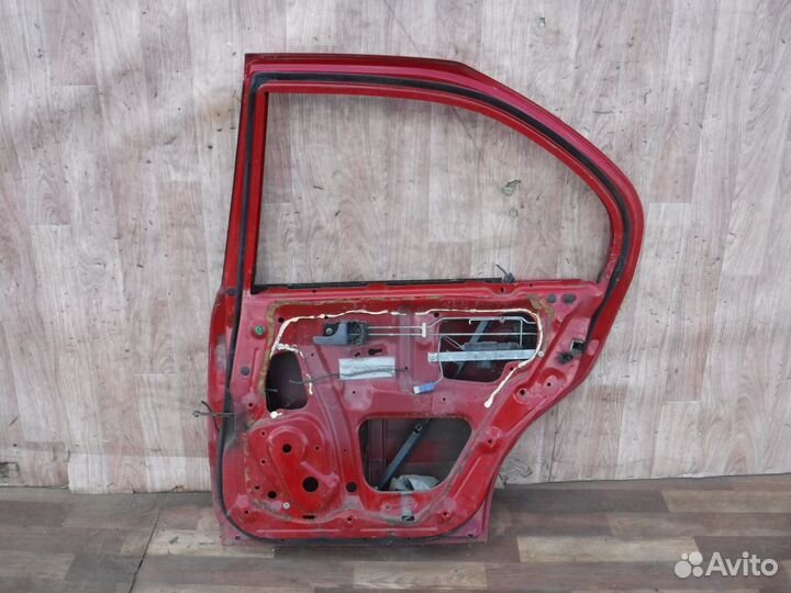 Дверь задняя правая (№39) Nissan Primera P10 1994