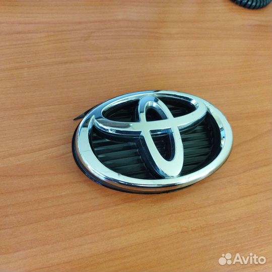 Эмблема toyota