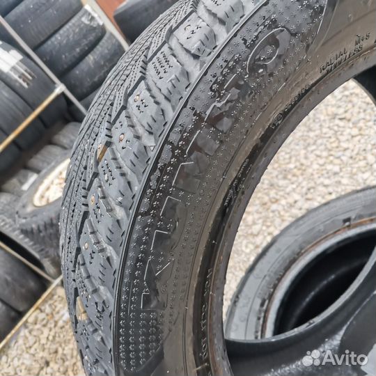 Kumho I'Zen RV Stud KC16 235/55 R17