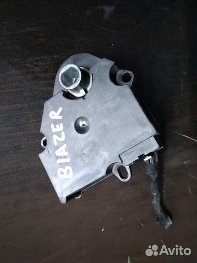 Моторчик заслонки печки Blazer Chevrolet