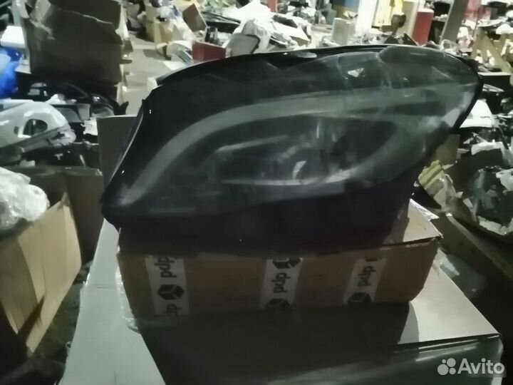 Фара битая передняя левая Mercedes-Benz Gla X156