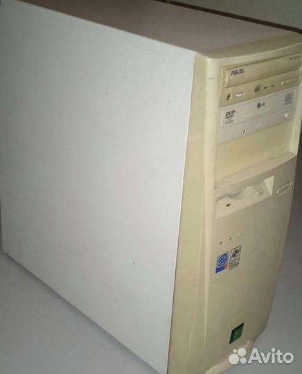 Системный блок Pentium 4 в рабочем состоянии