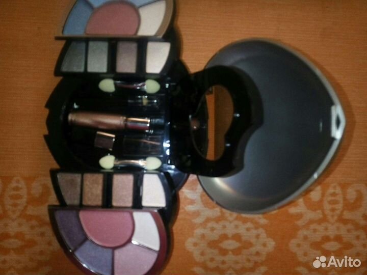 Набор тени румяна