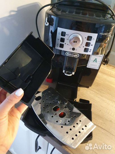 Кофемашина delonghi magnifica s