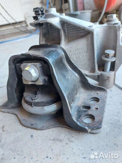 Кронштейн крепления двигателя рено сандеро правый