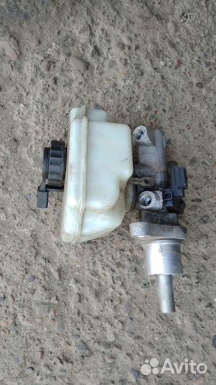 Главный тормозной цилиндр Шкода Октавия А5 1.4