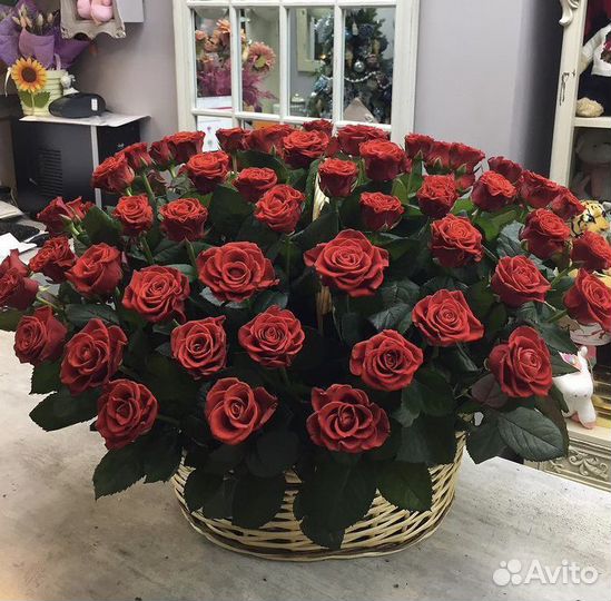 101 роза в корзине