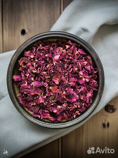 Лепестки роз