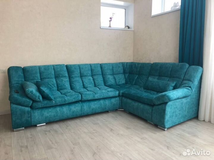 Большой угловой диван