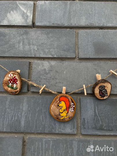 Миниатюры на спиле дерева