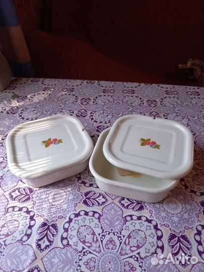 Кастрюли, чайник, хрустальные вазочки