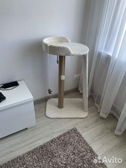 Когтеточка с просторной лежанкой