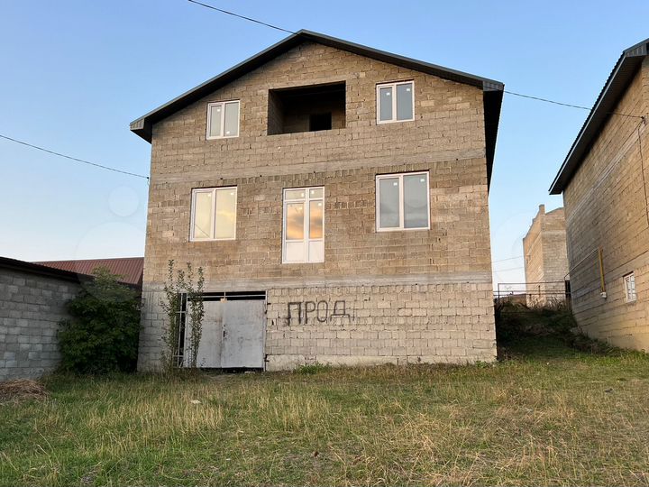 Дом 358 м² на участке 4,8 сот.