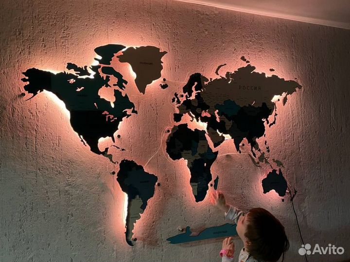 Карта мира из дерева с подсветкой