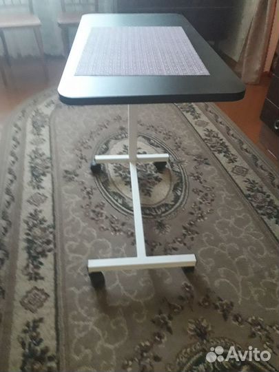 Продаю прикроватный столик