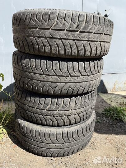 Bridgestone Ice Cruiser 7000 235/60 R17