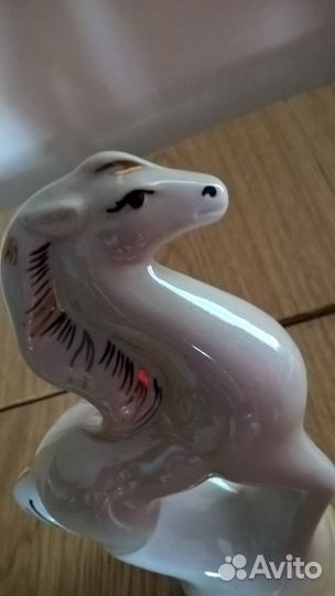 Статуэтка фарфор конь лошадь