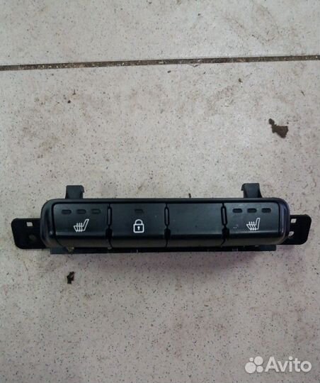 Кнопки подогрева сидений Kia Ceed 2 JD