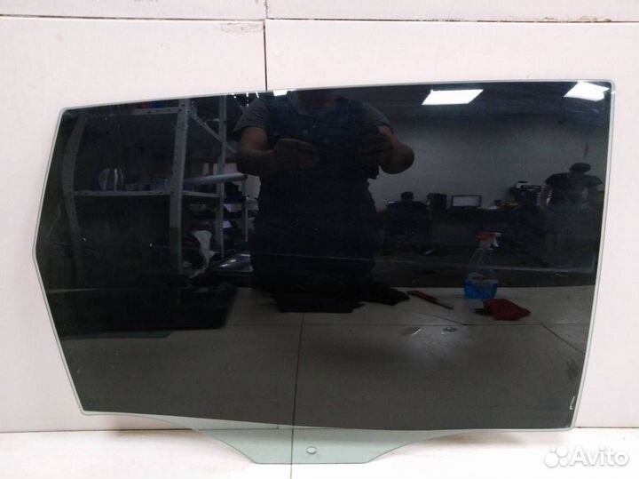Стекло двери задней правой Ford Fiesta MK5 2002-20