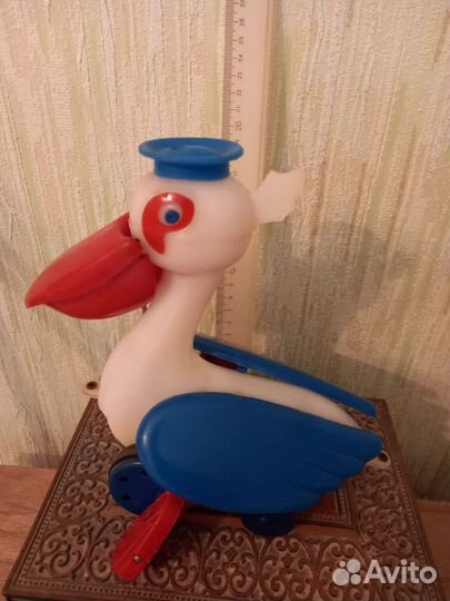 Игрушка пеликан на колесах, СССР