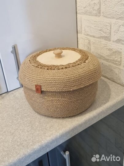 Корзина с крышкой из джута с деревянным дном
