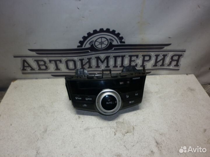 Блок управления печки Toyota Prius V /40