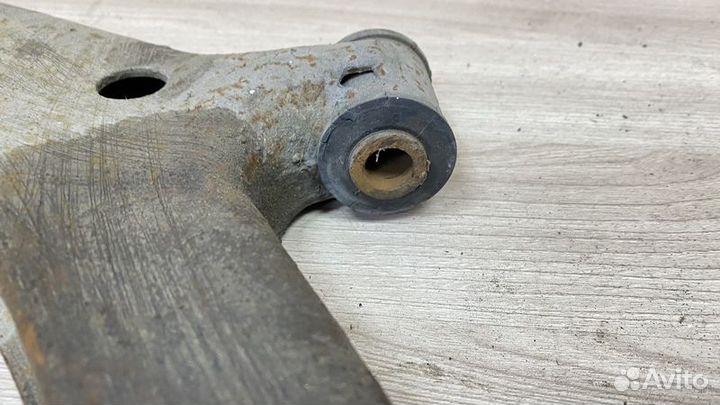 Рычаг передний левый Nissan Bluebird Sylphy