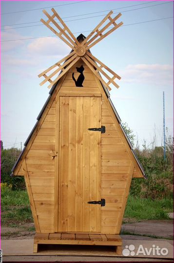 Уличный туалет деревянный KEY674