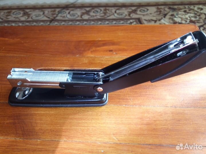 Калькулятор Citizen, степлер Genmes