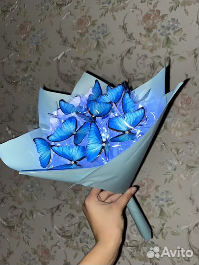 Синий букет из бабочек
