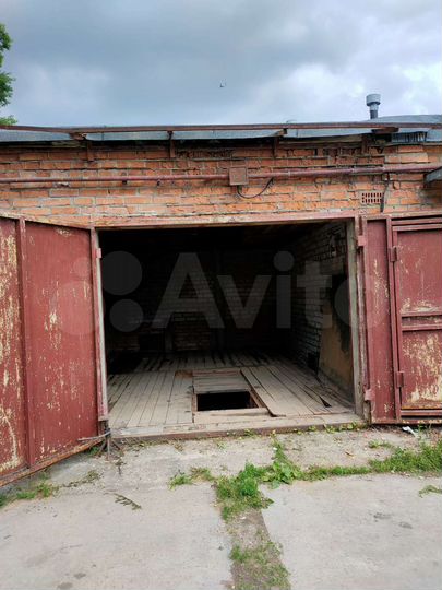 Гараж, > 30 м²